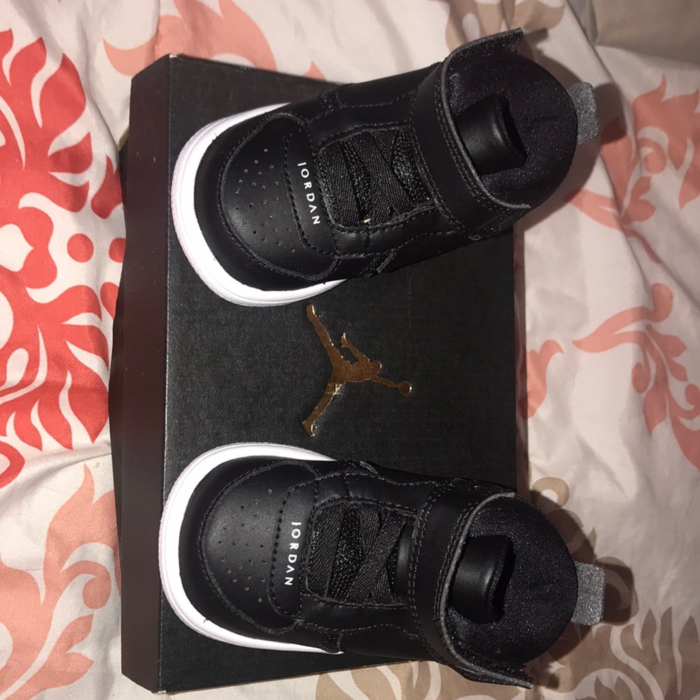 Super Cute BrandNew Baby Jordan Black White Size 4